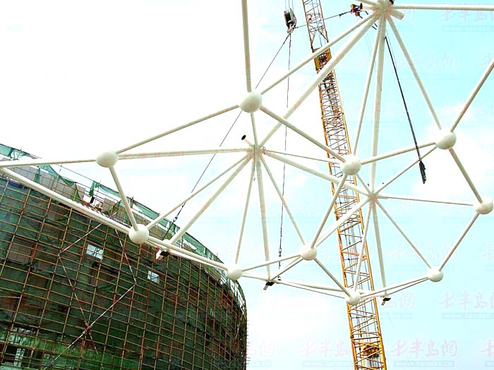 拉萨体育馆网架安装